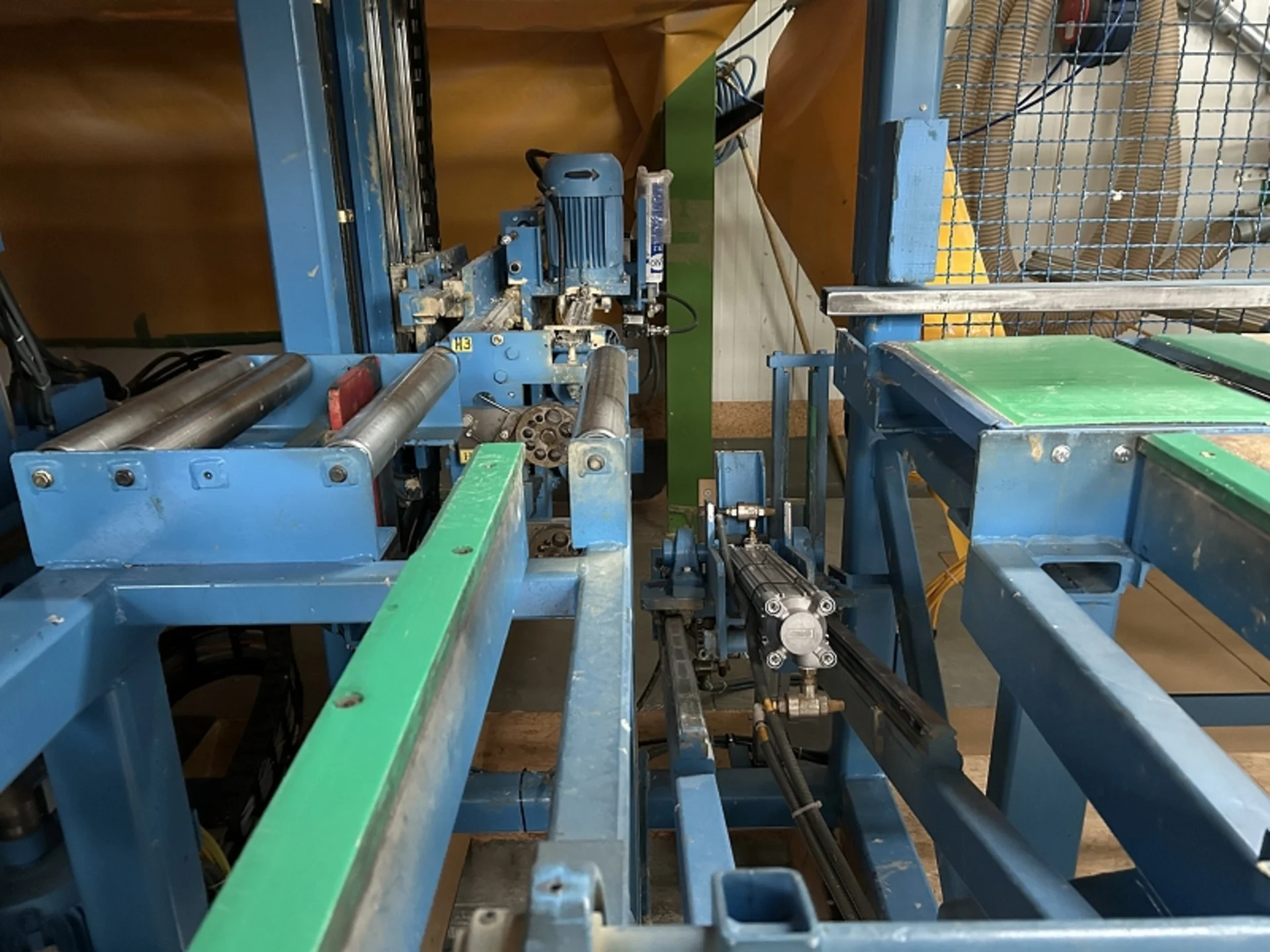 timber framing machine" / Hundegger / K2-5-450