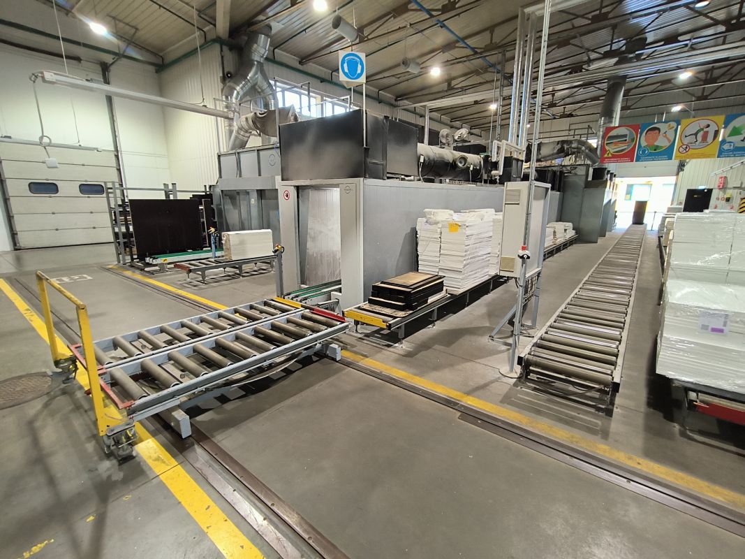 Lacquering line of narrow edge surfaces / WIKOMA / 