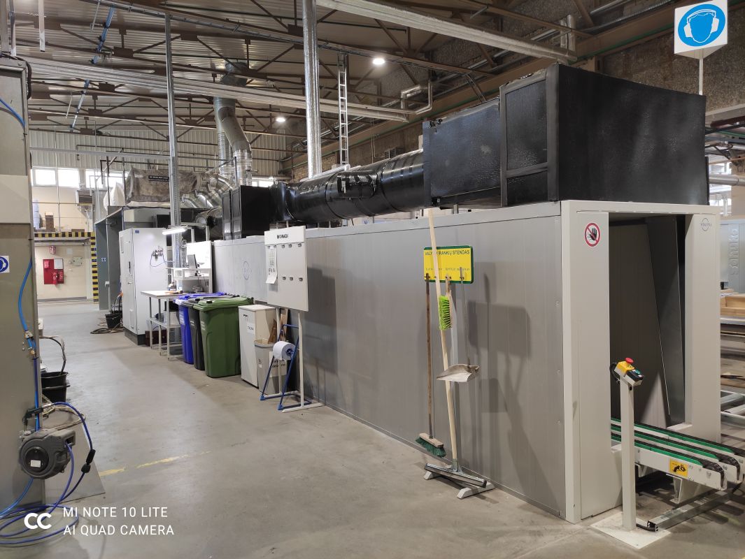 Lacquering line of narrow edge surfaces / WIKOMA / 