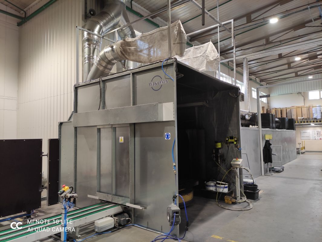 Lacquering line of narrow edge surfaces / WIKOMA / 
