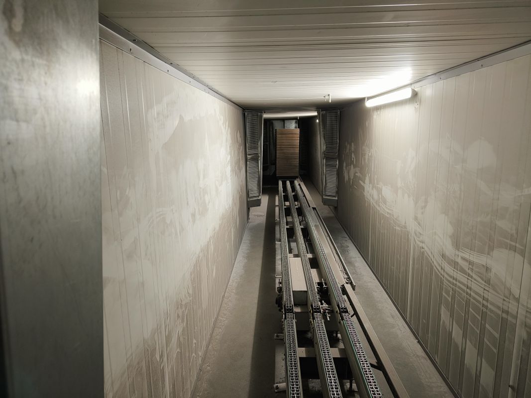Lacquering line of narrow edge surfaces / WIKOMA / 