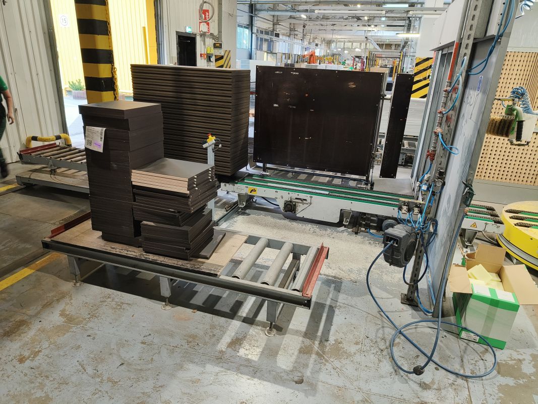 Lacquering line of narrow edge surfaces / WIKOMA / 