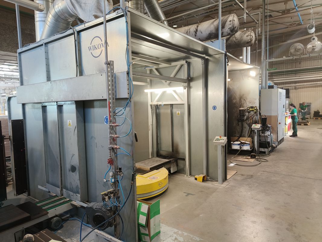 Lacquering line of narrow edge surfaces / WIKOMA / 
