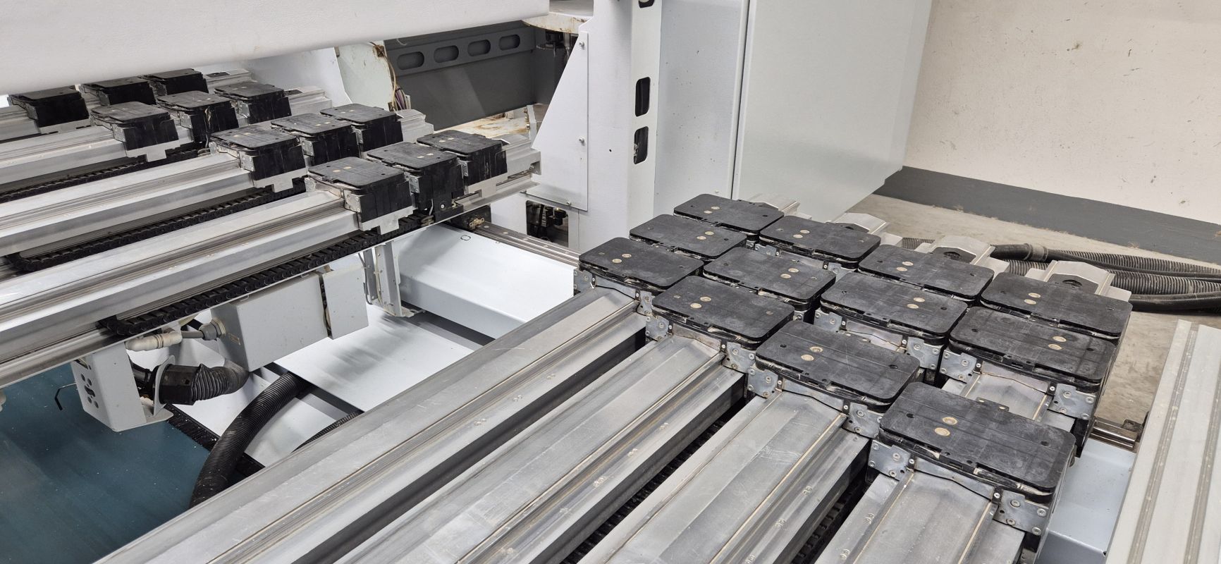 CNC - Machining Center with gluing unit / HOMAG / BMG 512/40/12/V/A