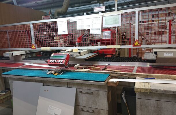 drilling and dowel inserting machine / PRIESS U. HORSTMANN / 