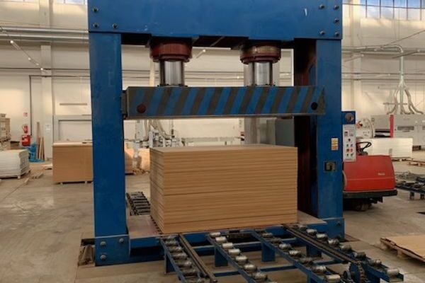 hydraulic carcass press / LINYI JIANZHONG WOOD MACIHNERY / JJZ-CP