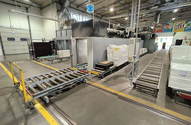 Lacquering line of narrow edge surfaces / WIKOMA / 